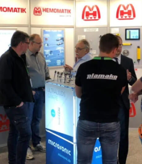 customer-hemomatik-med-kunder-i-monter-pa-massa-column-size